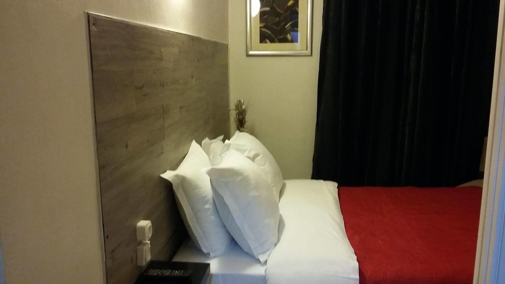 Hotel Nice Savoie Saint-Laurent-du-Var Εξωτερικό φωτογραφία
